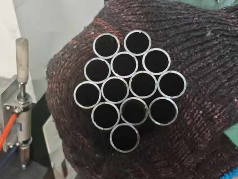 成束切管件端面，切口平整无挂渣